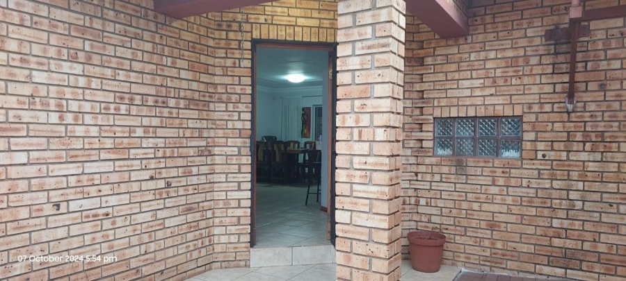 3 Bedroom Property for Sale in Safari Gardens North West